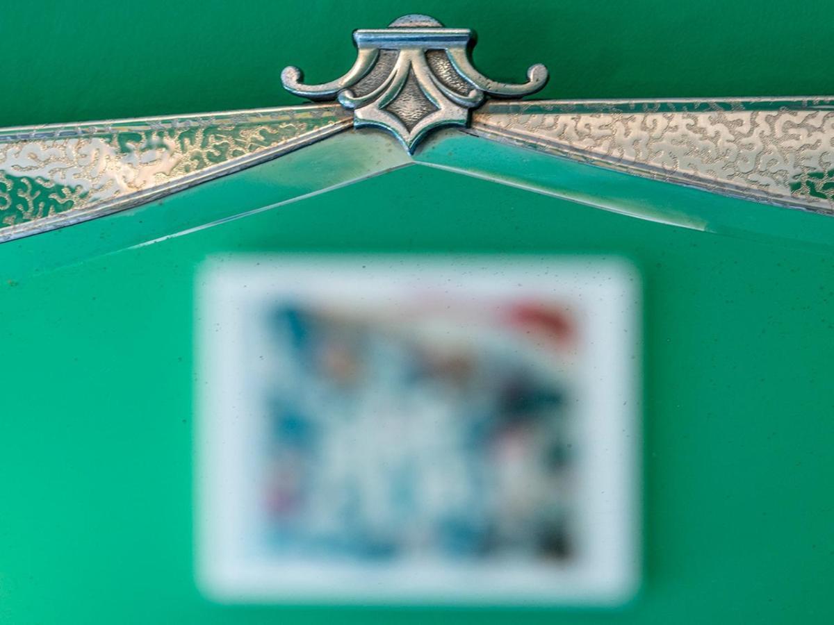 Вилла Pass The Keys Colourful, Quirky Artist-Owned 3 Bed Next To Cafes Белфаст Экстерьер фото